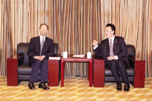 集團與濟光學(xué)院簽署合作協(xié)議