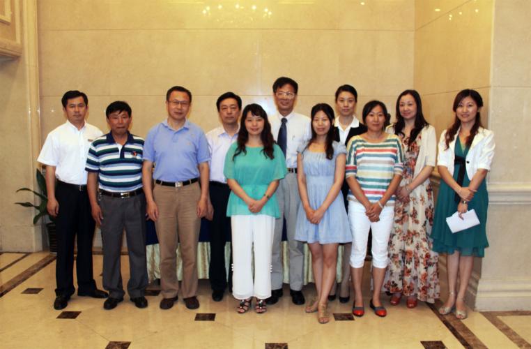 集團(tuán)與上海大學(xué)巴士汽車(chē)學(xué)院舉行簽約授牌儀式