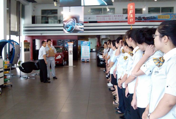 協(xié)通汽銷、第七黨支部為老員工家庭愛(ài)心捐款