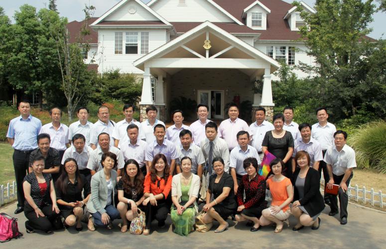 集團(tuán)組織廠長(zhǎng)、總經(jīng)理以上干部赴江蘇徐州考察時(shí)的合影