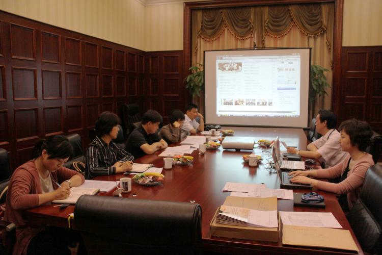 2013年5月27日嘉定區(qū)委組織部、區(qū)社工委領(lǐng)導(dǎo)來集團(tuán)檢查黨務(wù)工作