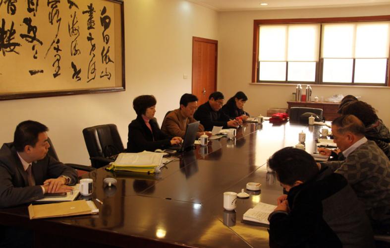 2013年12月24日集團(tuán)黨委召開(kāi)黨支部書(shū)記會(huì)議